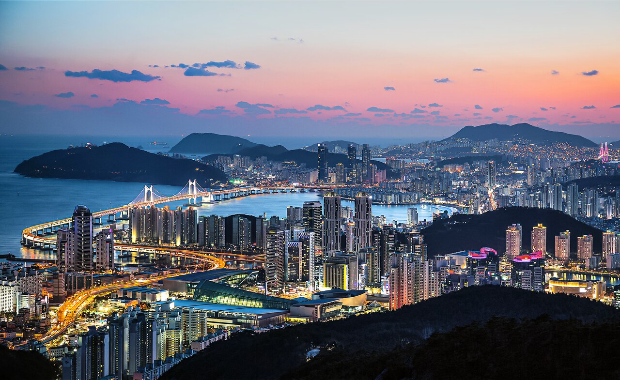 Puente Gwangan de noche