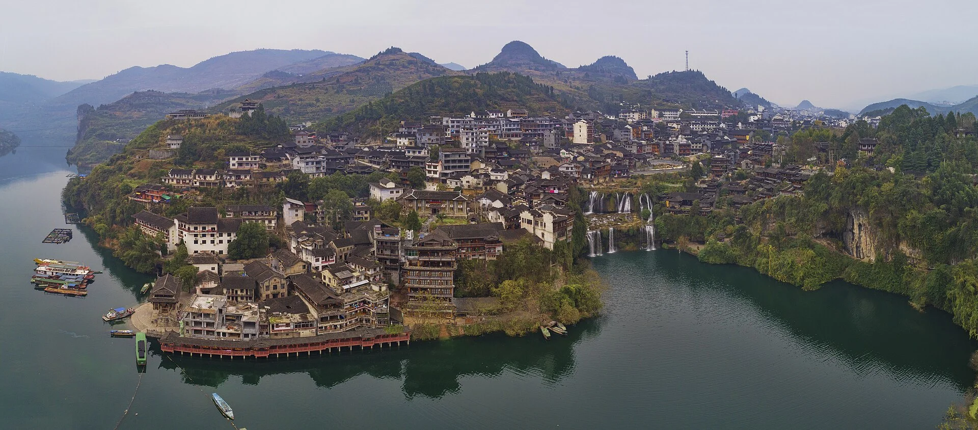 Furong Ancient Town y su cascada