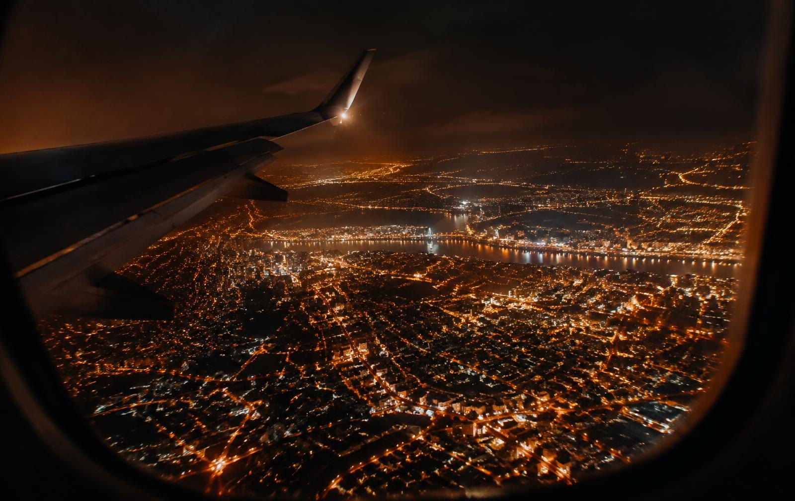 Martes · España → Mumbai · noche a bordo