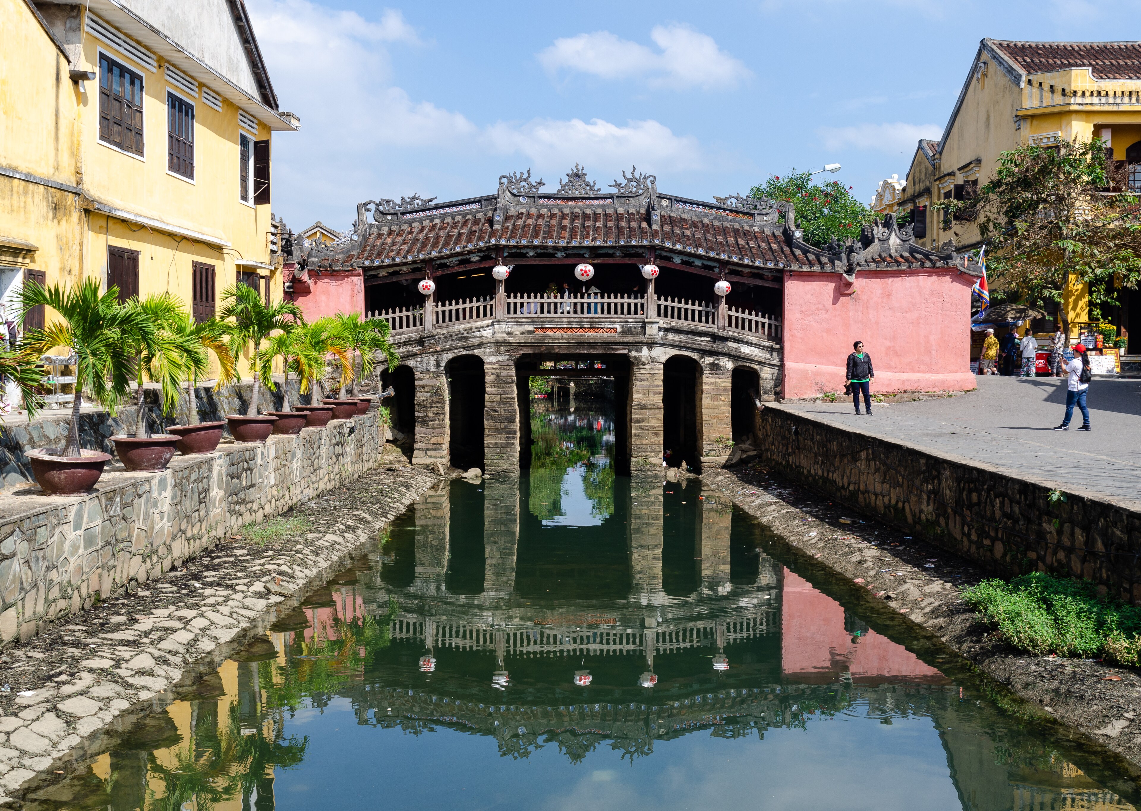 Casco antiguo y Puente Japonés
