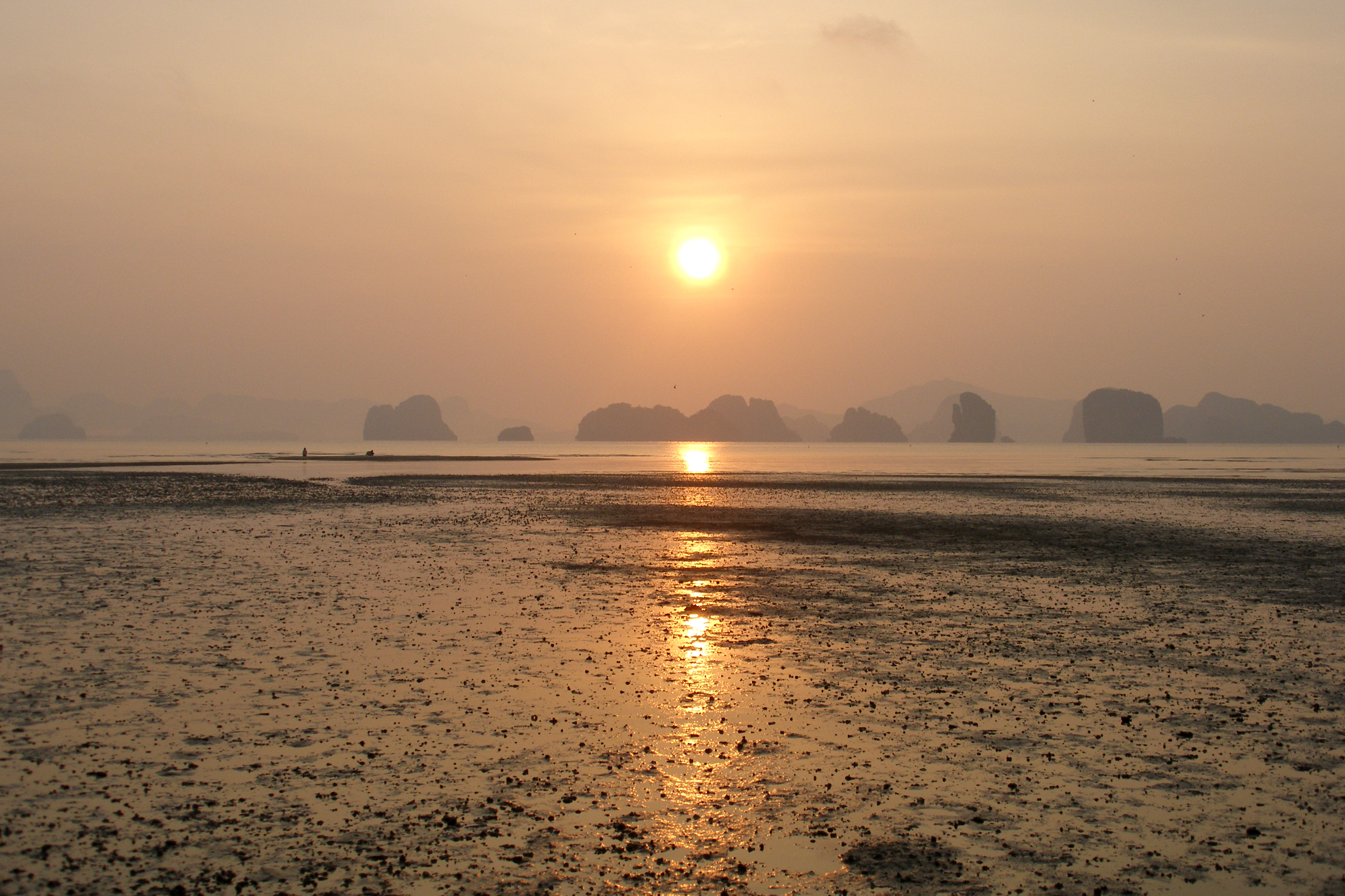 Bahía de Phang Nga en long-tail