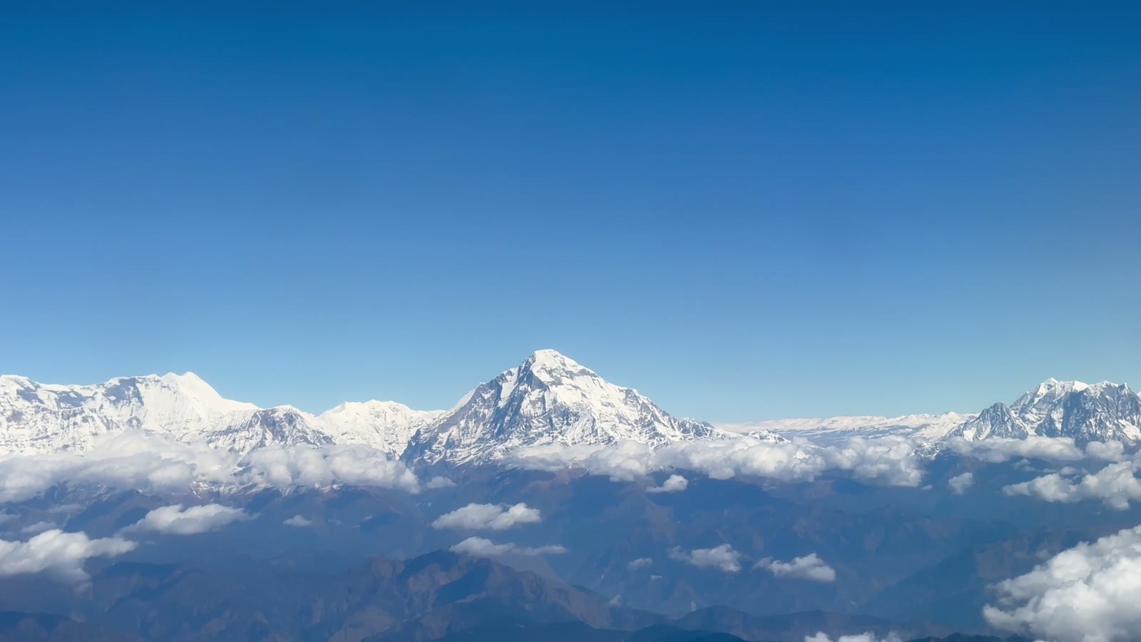 El Himalaya sobre las nubes